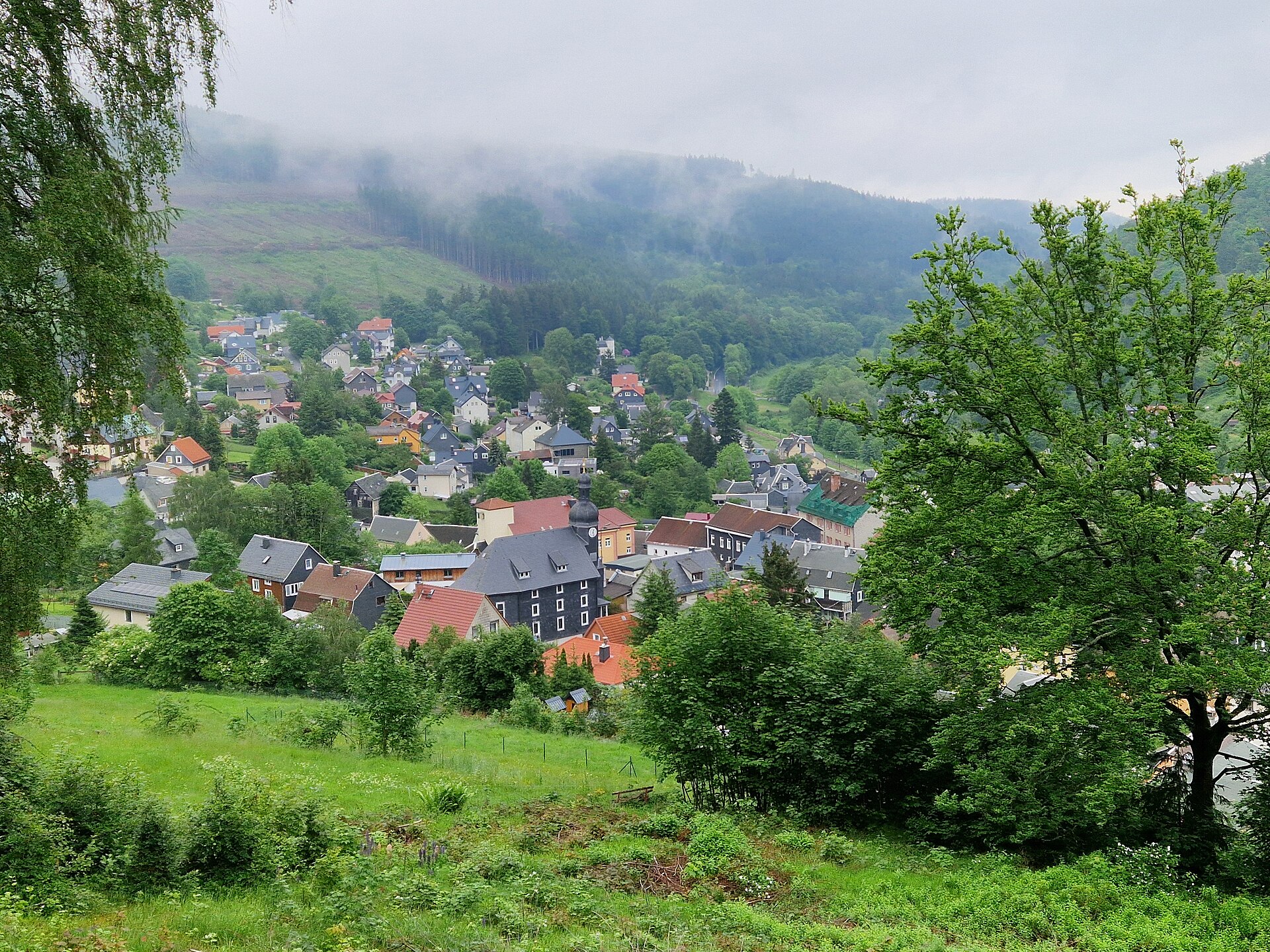 Blick auf Manebach im Tal der Ilm bei Ilmenau