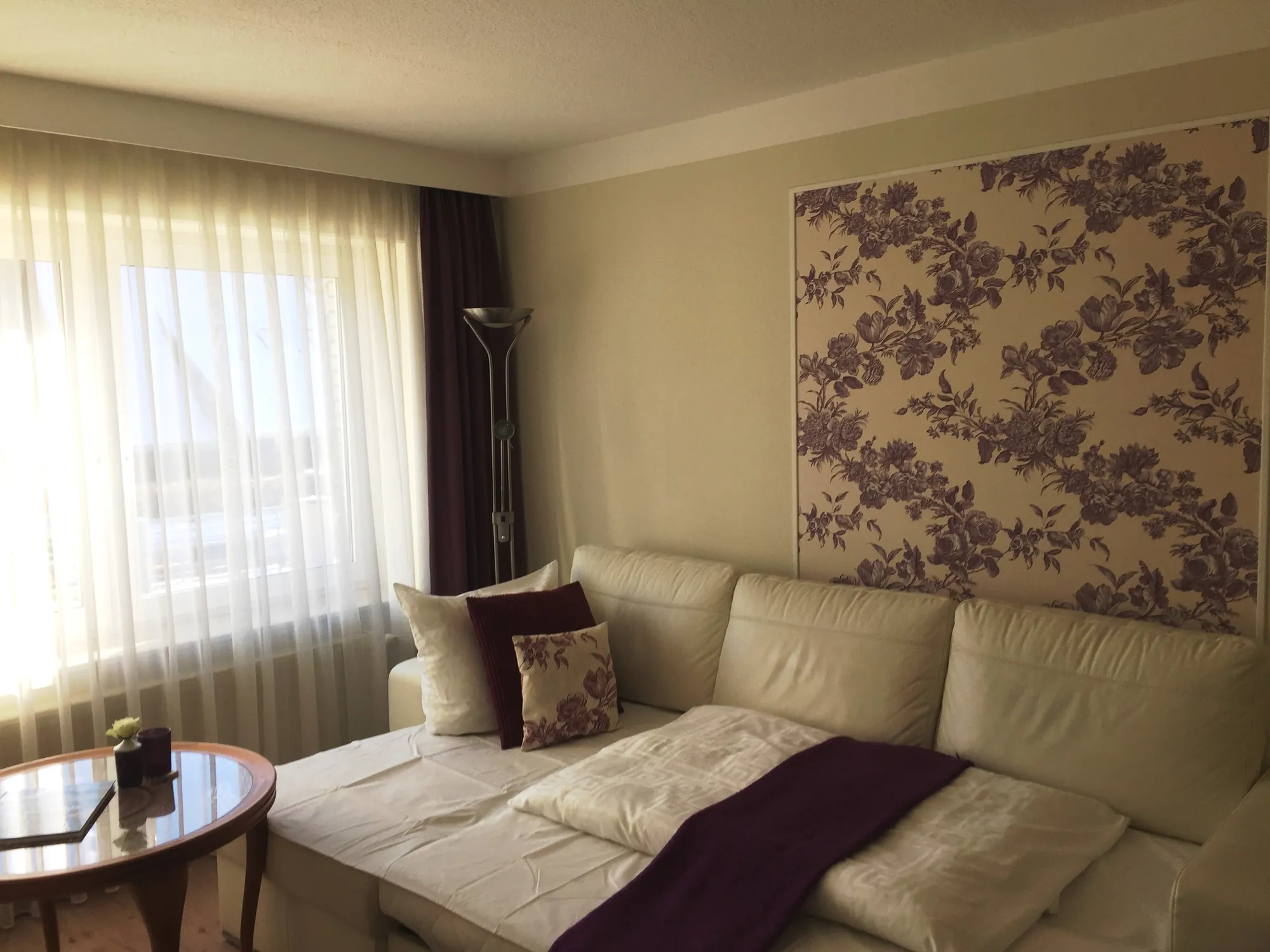 Schlafsofa im Wohnbereich als drittes Bett in Antoinettes Ferienwohnung
